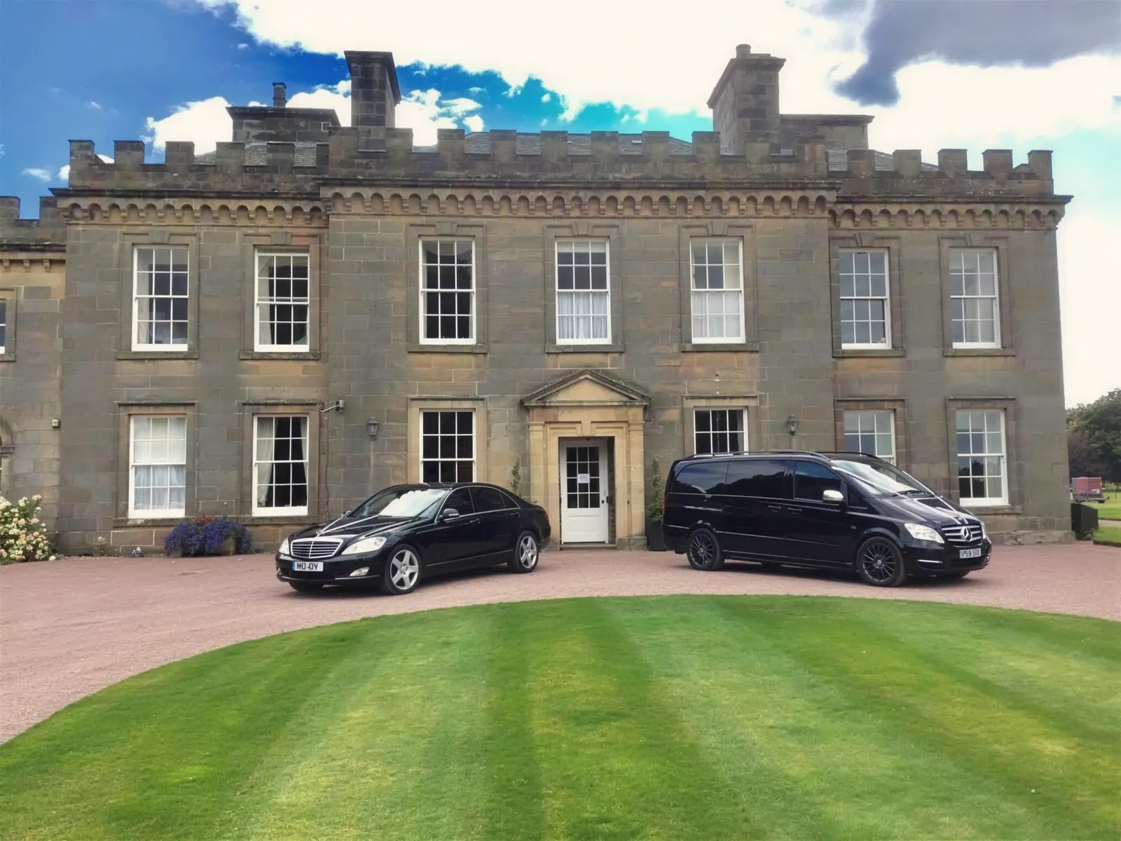 S-Class and Vito outside a Georgian country house